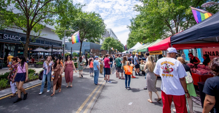 A lively FRESHFARM market during National Farmers Market Week